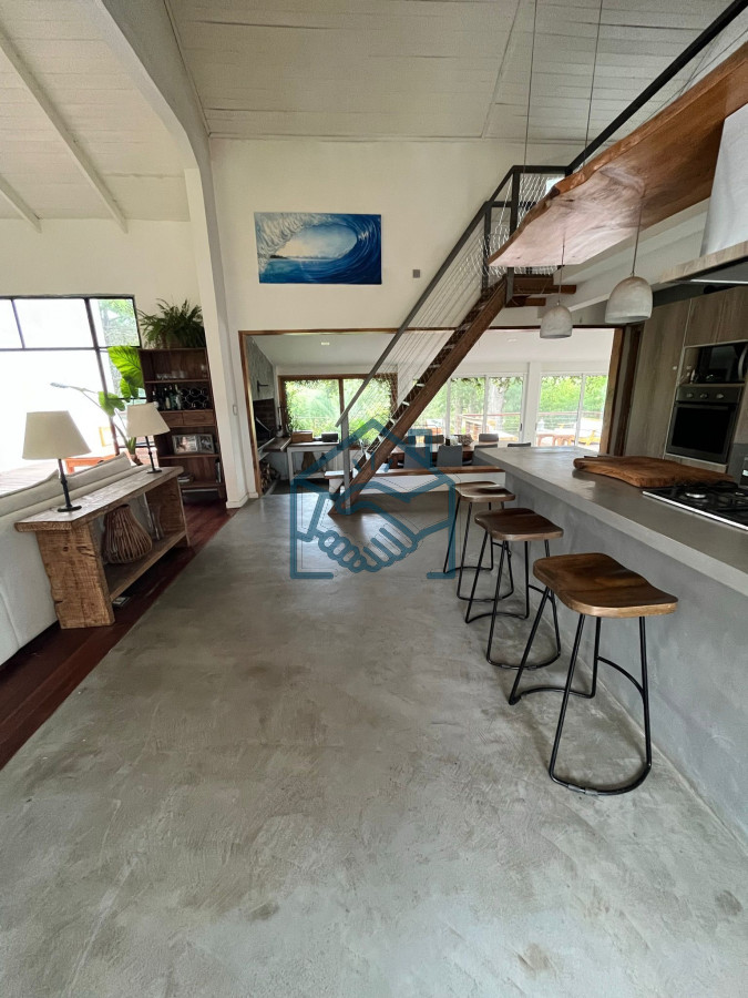 Casa ID.676/Increíble-casa-totalmente-reciclada-en-venta,-5-Dormitorios-en-La-Barra - Increíble casa totalmente reciclada en venta, 5 Dormitorios en La Barra
