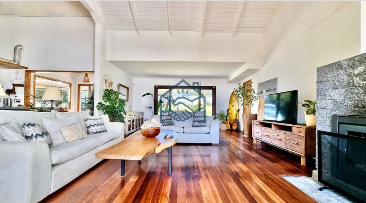 Casa ID.676/Increíble-casa-totalmente-reciclada-en-venta,-5-Dormitorios-en-La-Barra - Increíble casa totalmente reciclada en venta, 5 Dormitorios en La Barra
