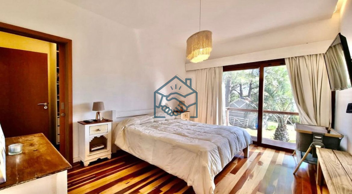 Casa ID.676/Increíble-casa-totalmente-reciclada-en-venta,-5-Dormitorios-en-La-Barra - Increíble casa totalmente reciclada en venta, 5 Dormitorios en La Barra