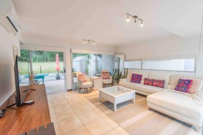En venta  y alquiler anual casa en Rincón del Indio de 2 dormitorios Punta del Este