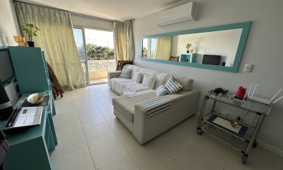 Apartamento en Venta 2 dormitorios y dependencia de servicio- Punta del Este