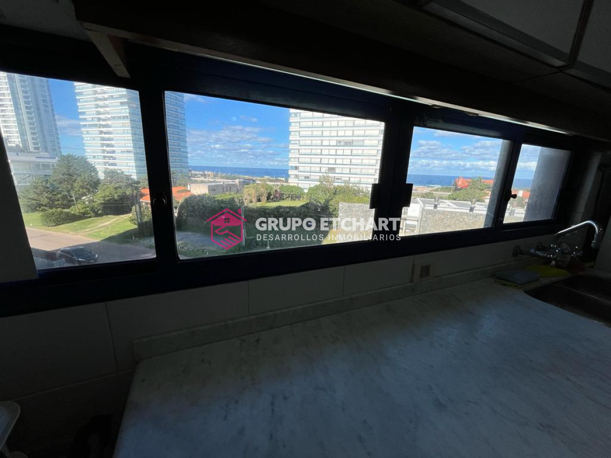 Apartamento ID.56 - Apartamento en venta de 2 dormitorios, terraza con vista al mar- Brava, Punta del Este
