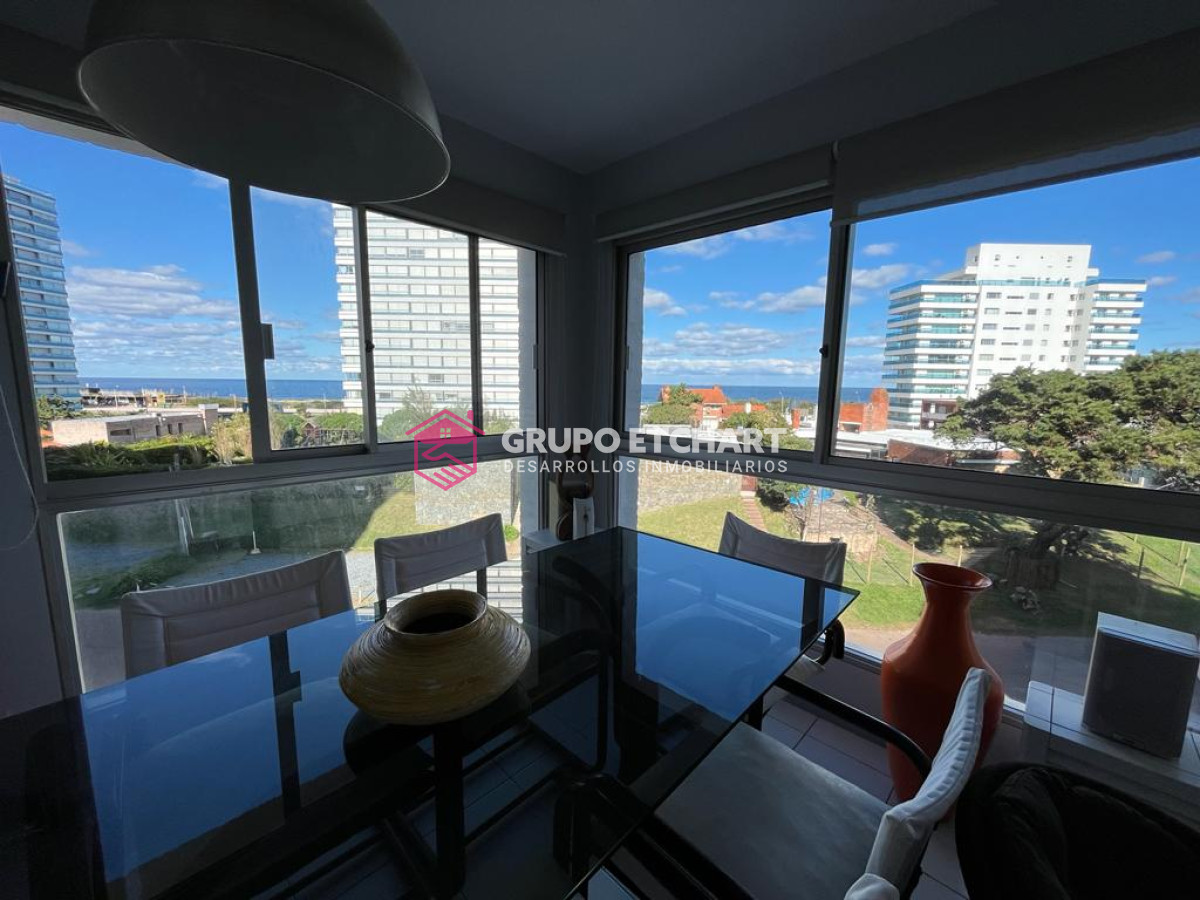 Apartamento ID.56 - Apartamento en venta de 2 dormitorios, terraza con vista al mar- Brava, Punta del Este