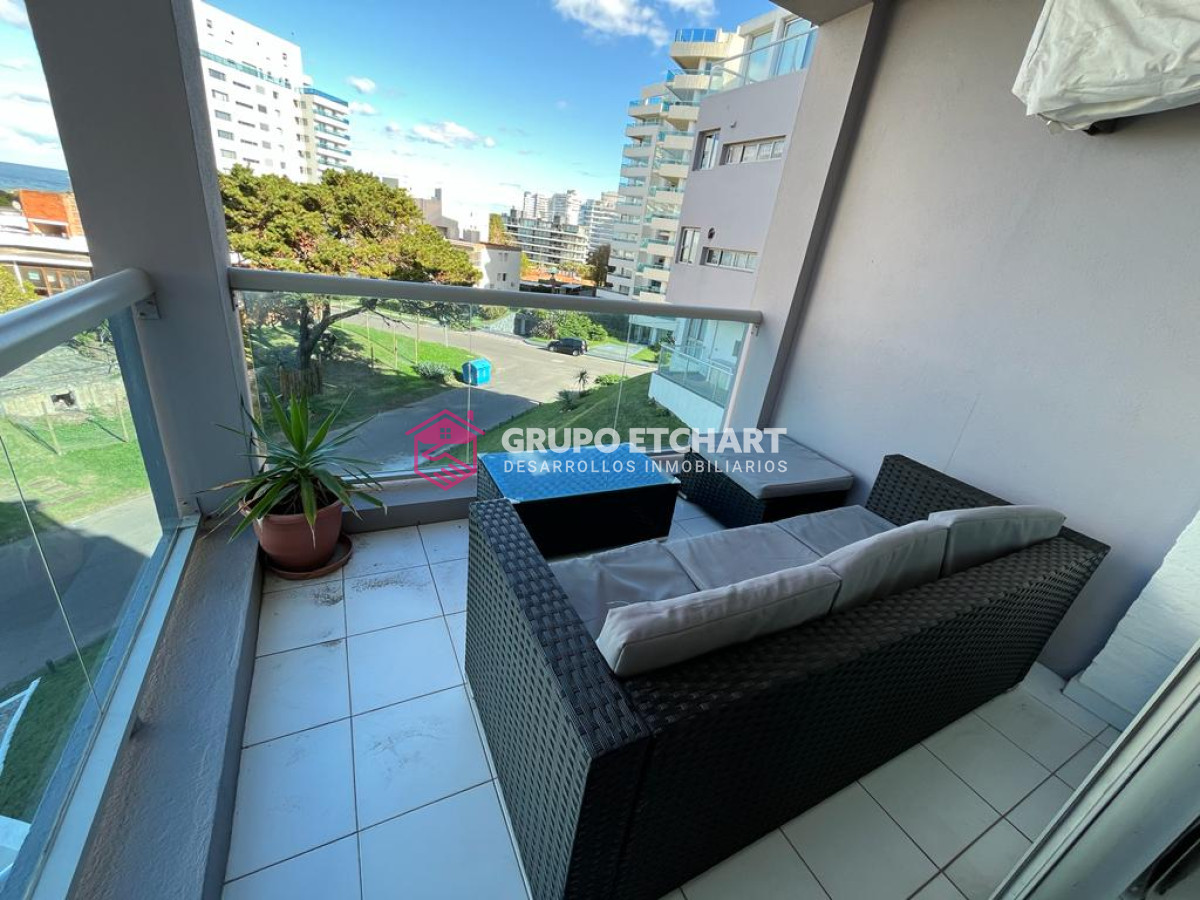 Apartamento ID.56 - Apartamento en venta de 2 dormitorios, terraza con vista al mar- Brava, Punta del Este