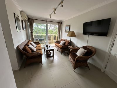 En venta apartamento de 3 dormitorios en PUNTA DEL ESTE, zona BRAVA