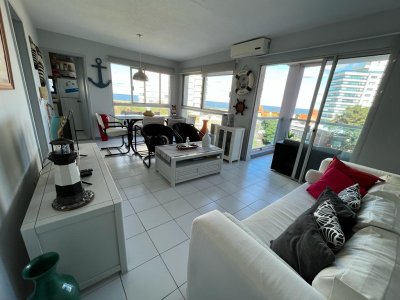 Apartamento en venta de 2 dormitorios, terraza con vista al mar- Brava, Punta del Este