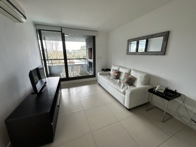 A la venta Apartamento, 2 dormitorios en Punta del Este, Edificio con servicios
