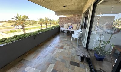 Apartamento en venta Primera linea de playa Brava de 3 dormitorios- Punta del Este