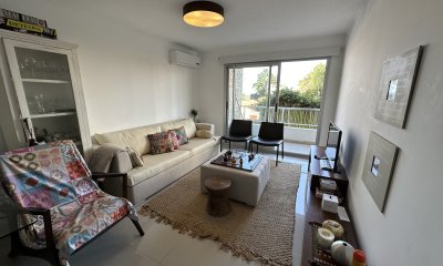 Apartamento en venta de 3 dormitorios en Edificio con servicios, brava Punta del Este