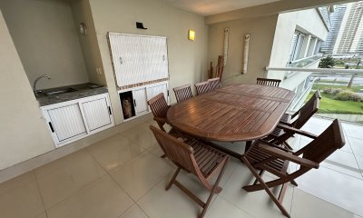 Apto en venta y alquiler anual de 4 dormitorios a una cuadra del mar en Brava- Punta del Este