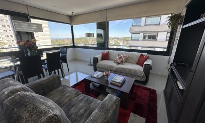 Apartamento de dos dormitorios en venta en centro de Maldonado