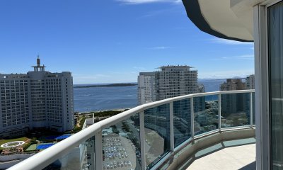 En Casino Tower, apartamento de 3 dormitorios en venta- Punta del Este