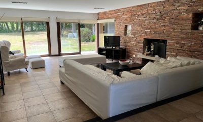 ALQUILER ANUAL Y EN VENTA CASA EN BARRIO SAN RAFAEL - 4 DORMITORIOS Y PISCINA