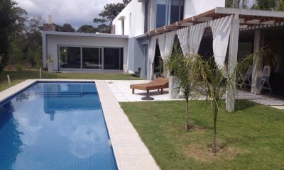 PUNTA DEL ESTE, BARRIO PRIVADO CASA EN VENTA