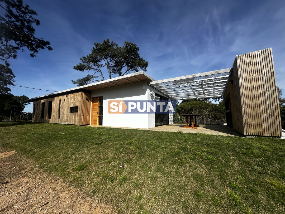 Venta casa a estrenar en barrio Club del lago Punta Ballena  - SPT13719C