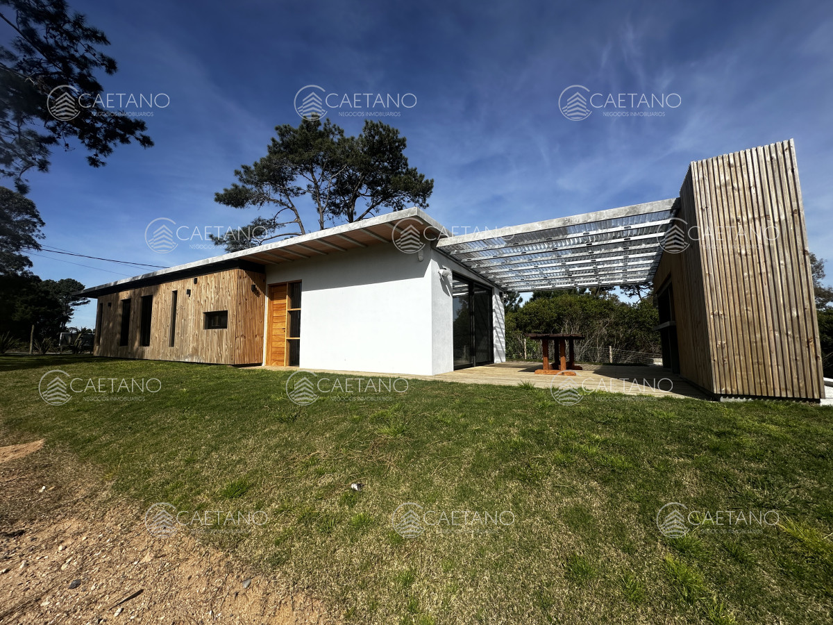 Venta casa a estrenar en barrio Club del lago Punta Ballena  - DMC16676C