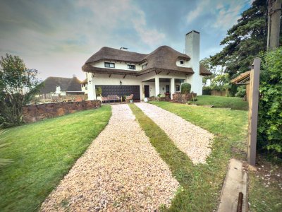 Casa en La Rinconada Punta Ballena a metros del mar