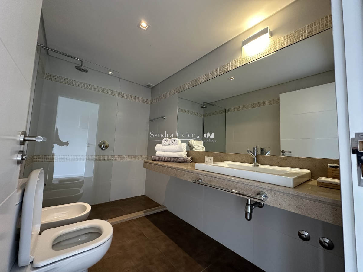 Apartamento ID.2515 - Venta de excelente apartamento en Punta Ballena 