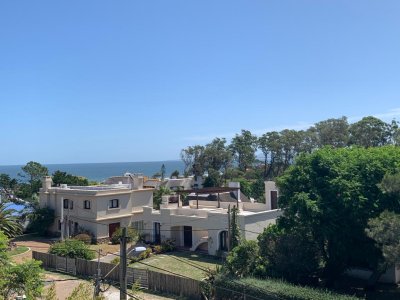Lindo apartamento en edificio Rinconada del Mar, Punta Ballena