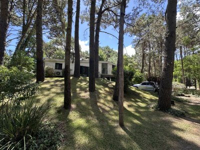 Venta casa en zona Portezuelo bosque, Punta Ballena 