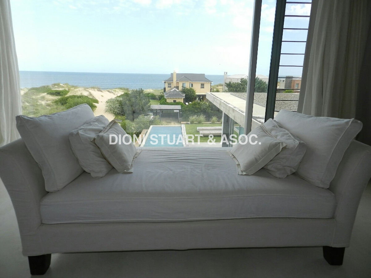 EXCELENTE CASA - MODERNA - TIO TOM