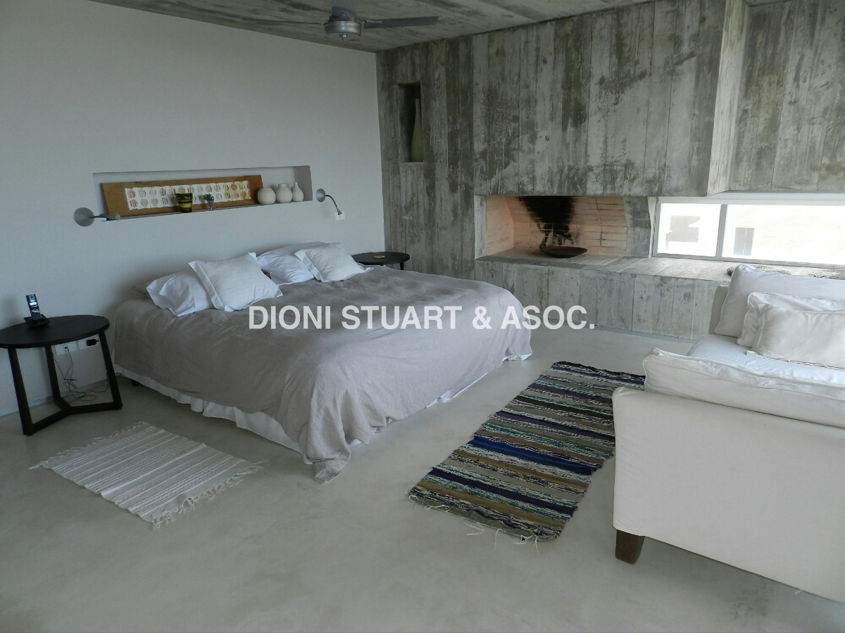 EXCELENTE CASA - MODERNA - TIO TOM