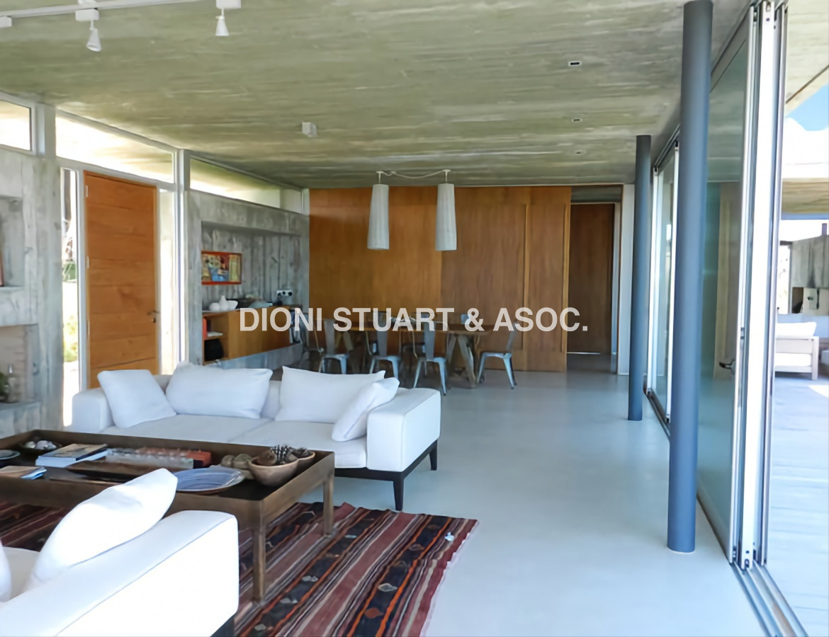 EXCELENTE CASA - MODERNA - TIO TOM