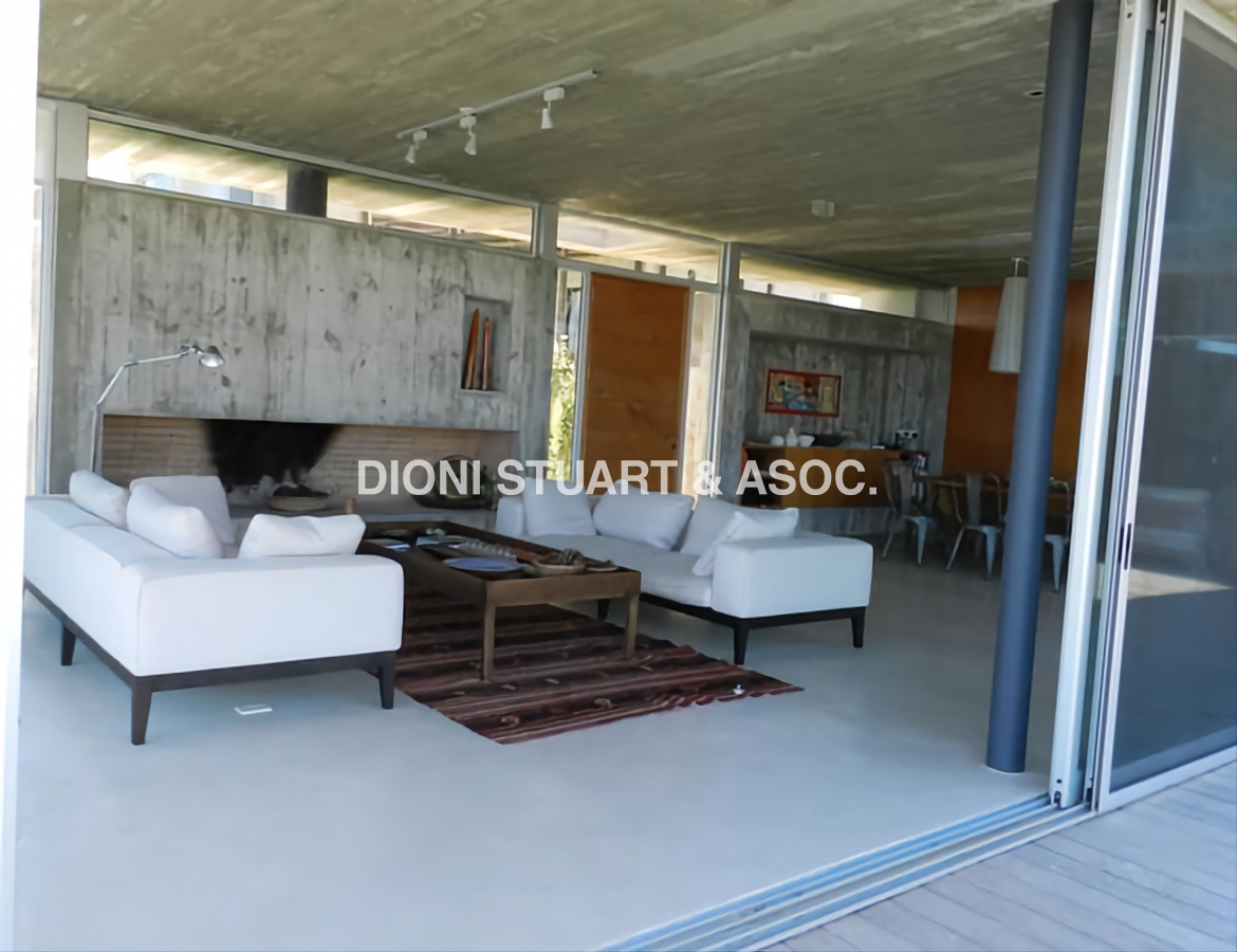 EXCELENTE CASA - MODERNA - TIO TOM