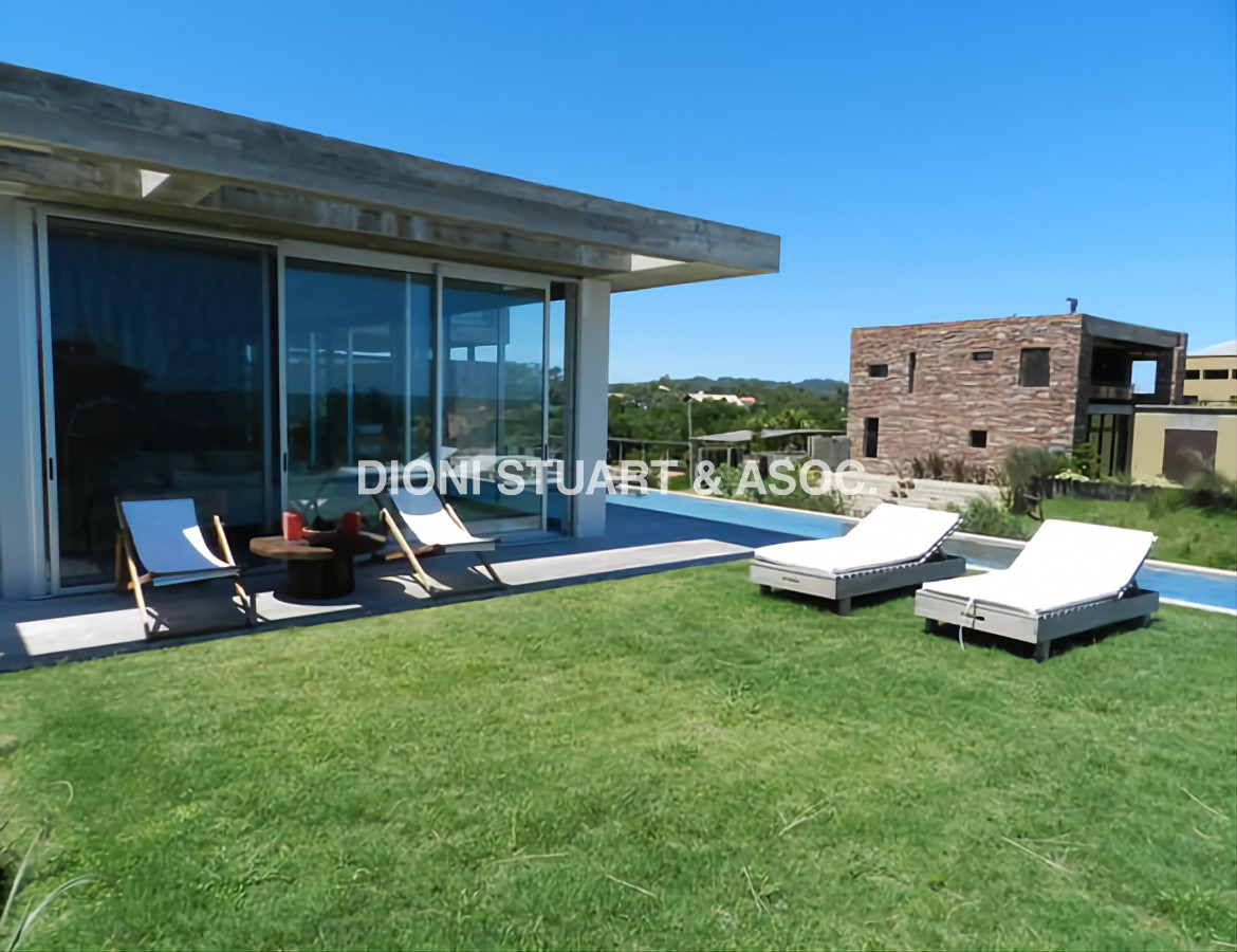 EXCELENTE CASA - MODERNA - TIO TOM