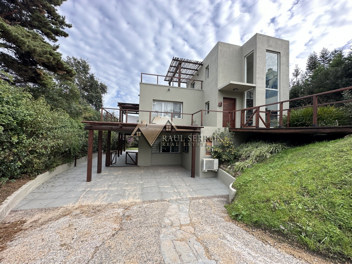 Casa ID.1584 - VENTA DE CASA DE 3 DORMITORIOS CON VISTA AL MAR EN PUNTA BALLENA 