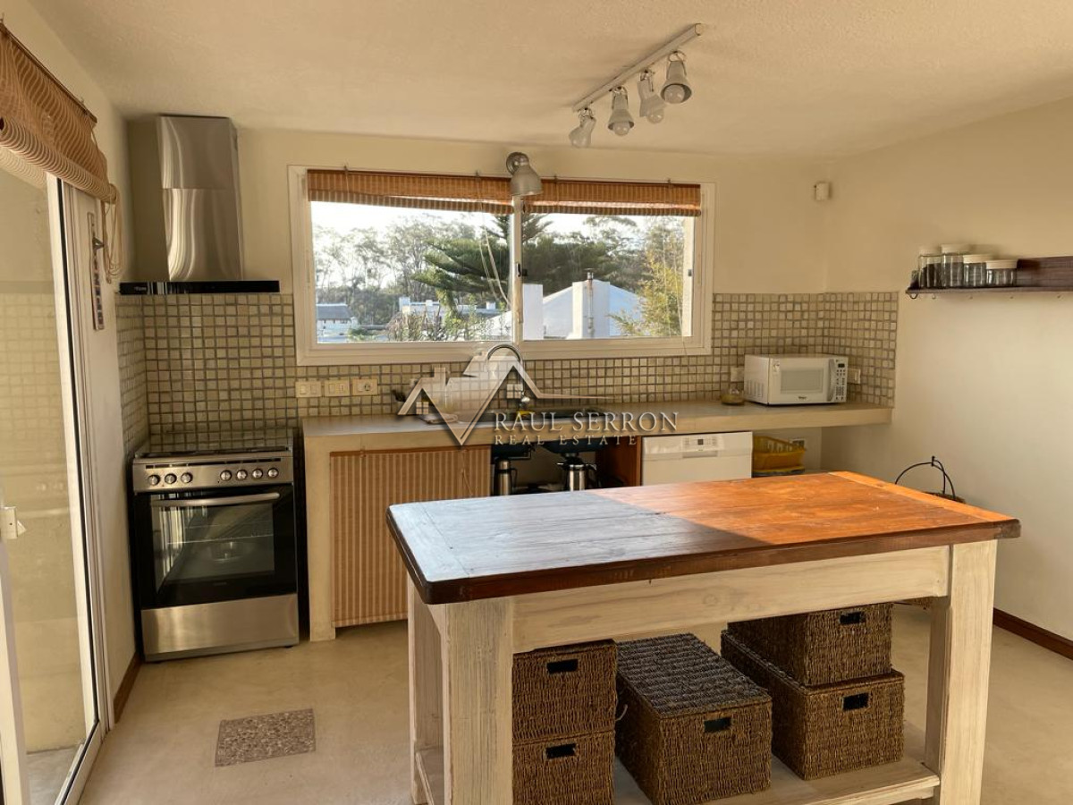 Casa ID.1584 - VENTA DE CASA DE 3 DORMITORIOS CON VISTA AL MAR EN PUNTA BALLENA 