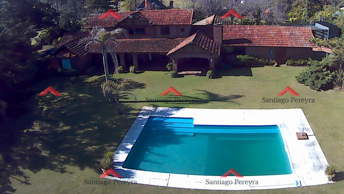 Casa ID.8521 - En Solanas hermosa casa  primera linea al mar