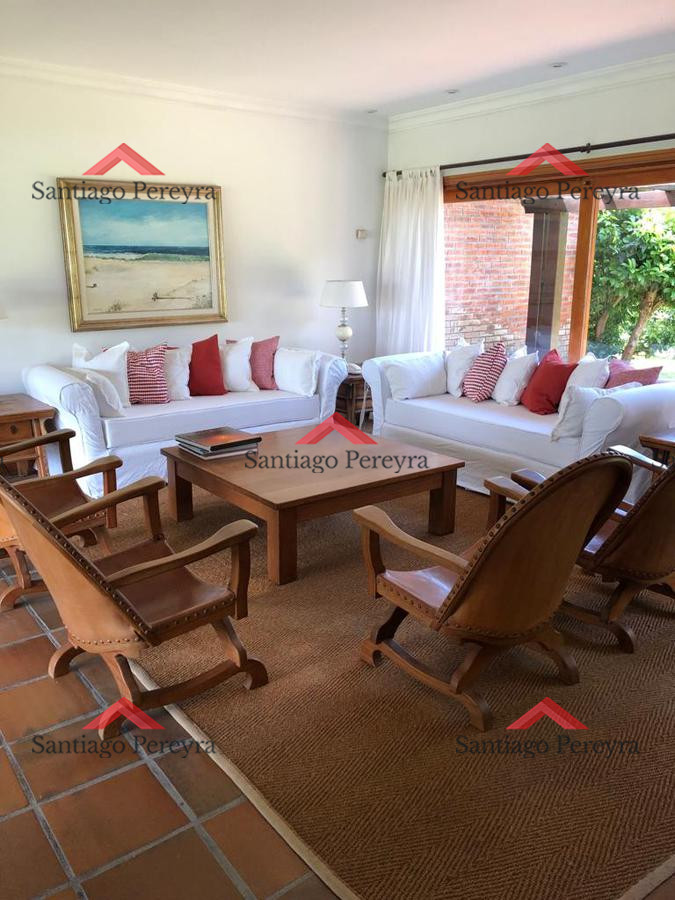 Casa ID.8521 - En Solanas hermosa casa  primera linea al mar