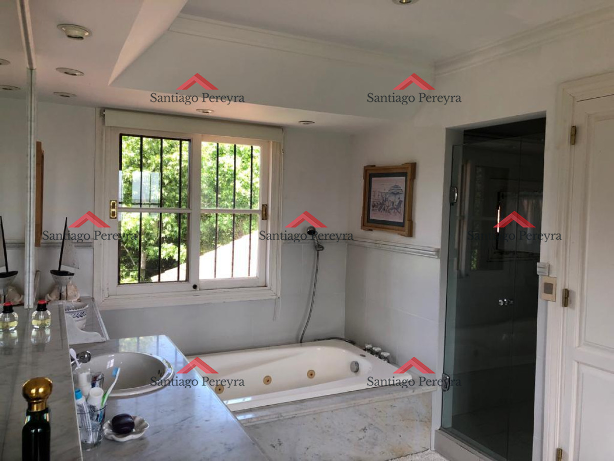 Casa ID.8521 - En Solanas hermosa casa primera linea al mar