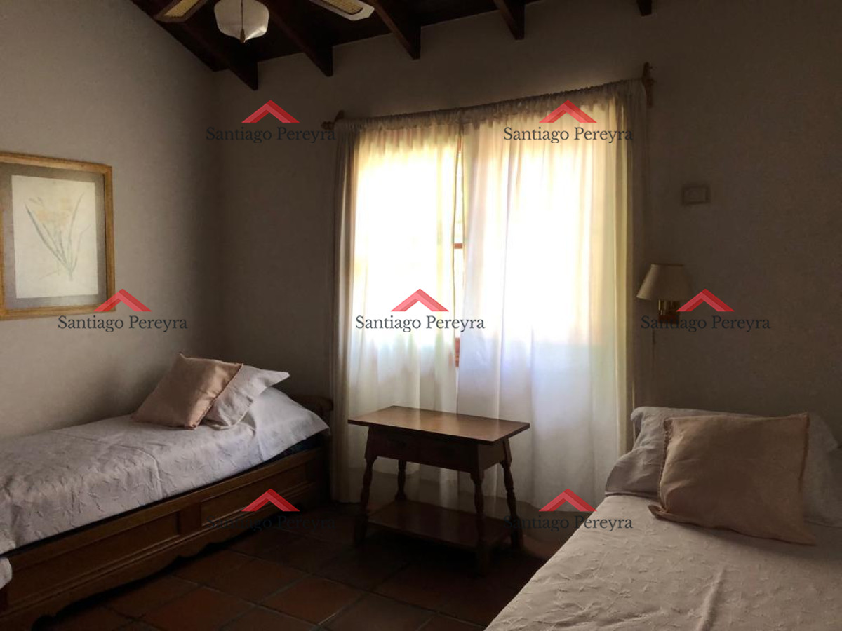 Casa ID.8521 - En Solanas hermosa casa primera linea al mar