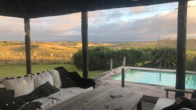 Hermosa casa en primera línea al mar