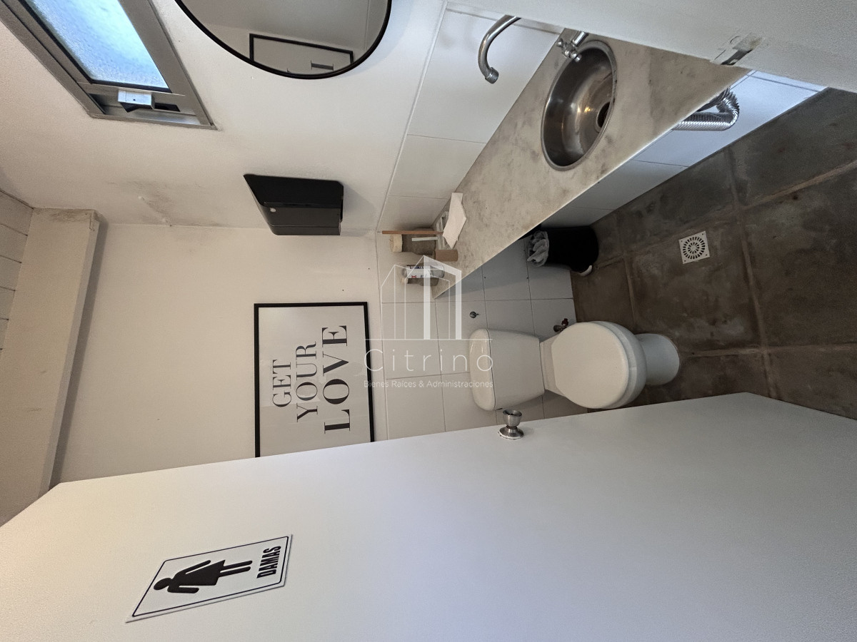 Local Comercial ID.2756 - Local en Punta Ballena, 