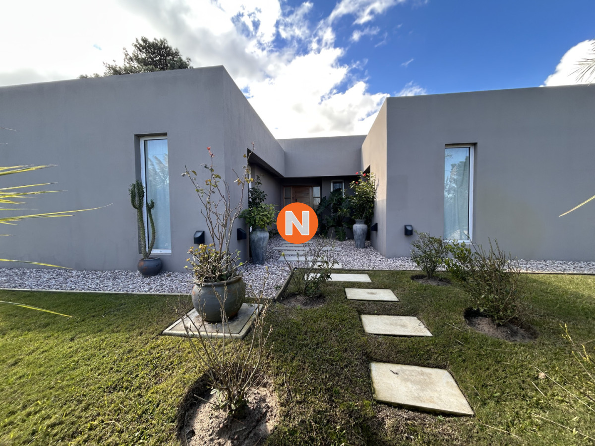 Casa Ref.225399 - Venta casa en zona Chihuahua, Punta Ballena 