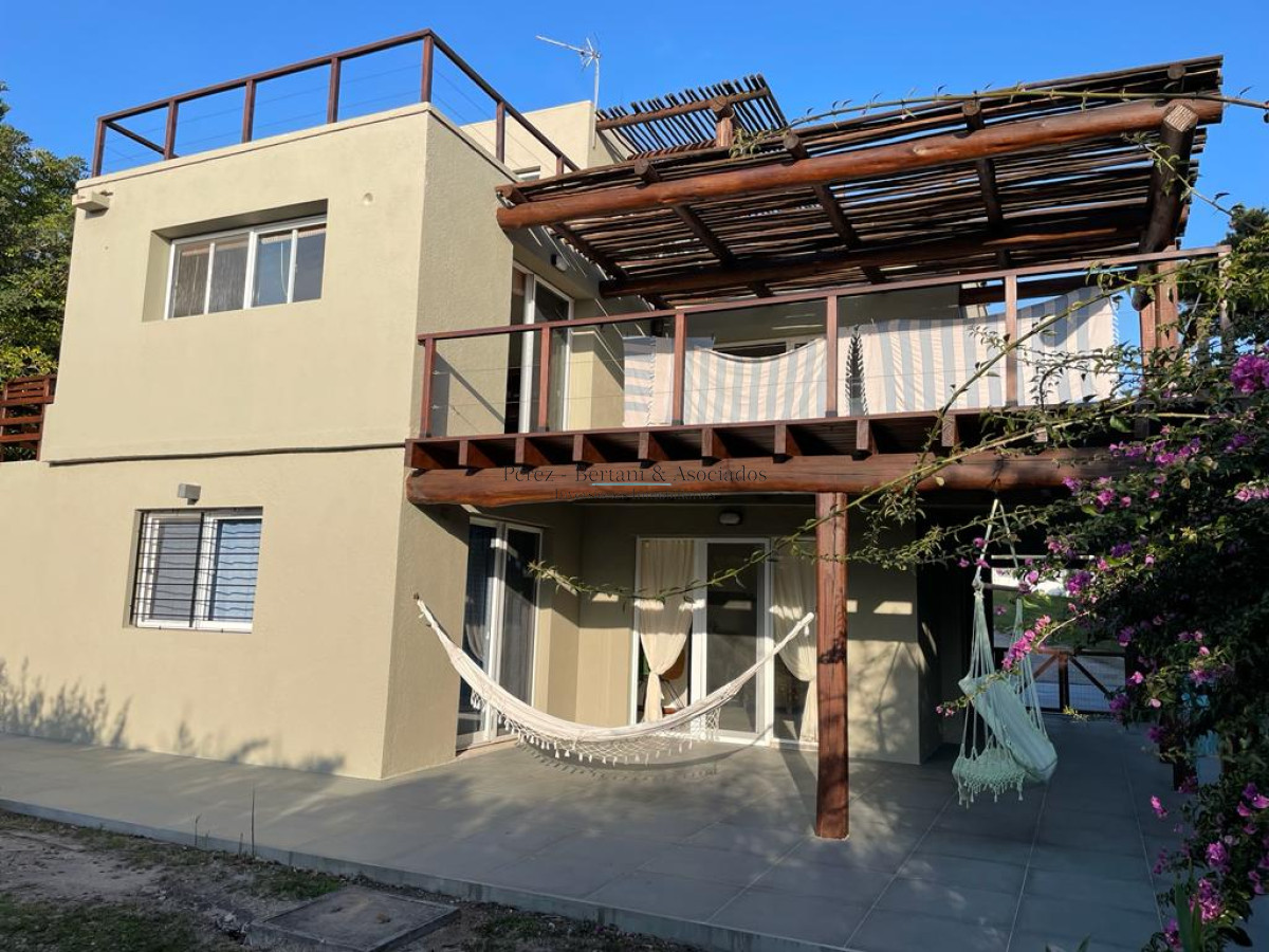 Casa ID.879 - Venta casa con vista al mar. Punta Ballena 