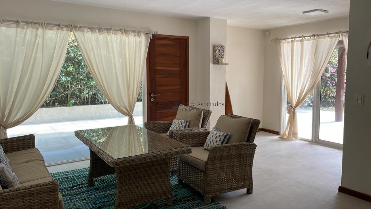 Casa ID.879 - Venta casa con vista al mar. Punta Ballena 