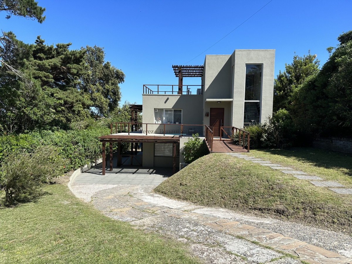 Casa ID.879 - Venta casa con vista al mar. Punta Ballena 
