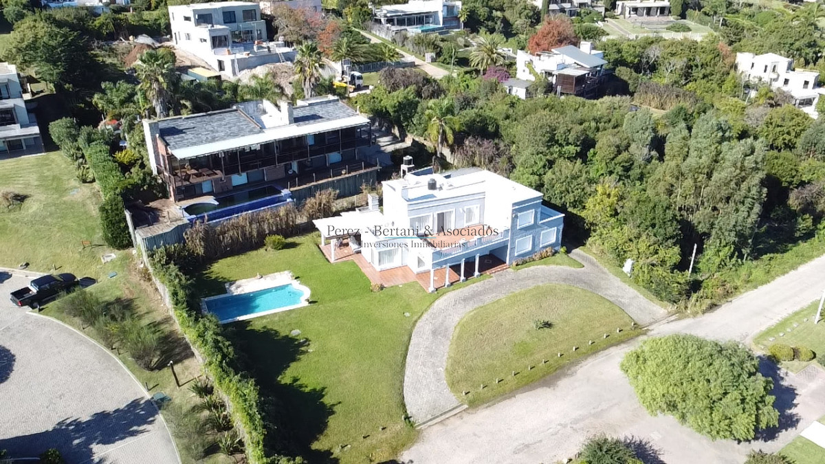 Casa ID.841 - HERMOSA CASA EN  PUNTA BALLENA,  VISTA AL MAR