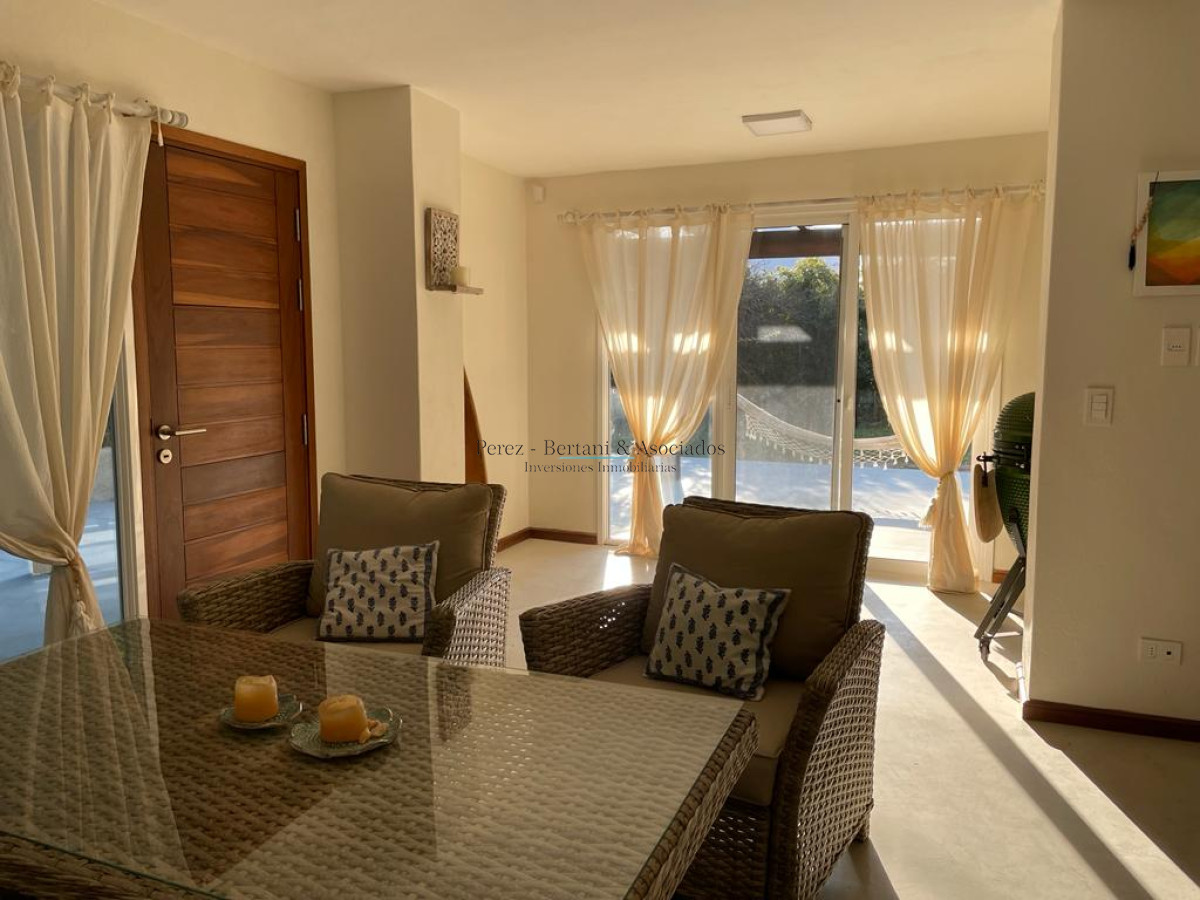 Casa ID.879 - Venta casa con vista al mar. Punta Ballena 