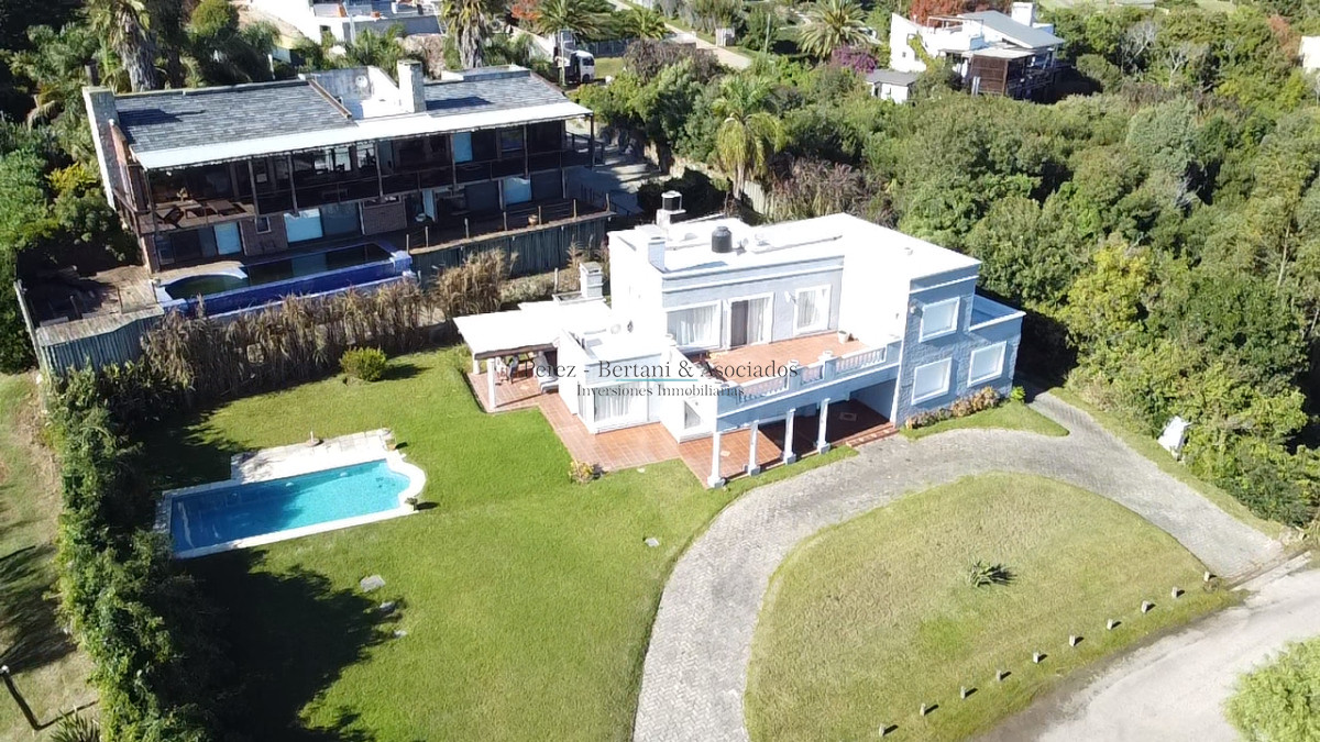 Casa ID.841 - HERMOSA CASA EN  PUNTA BALLENA,  VISTA AL MAR