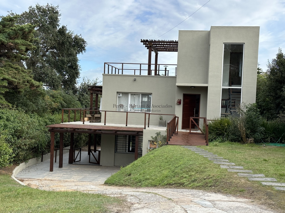 Casa ID.879 - Venta casa con vista al mar. Punta Ballena 