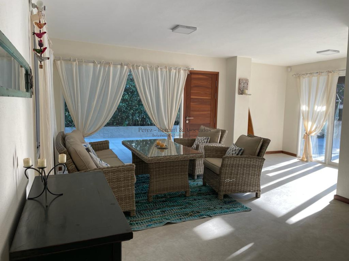 Casa ID.879 - Venta casa con vista al mar. Punta Ballena 