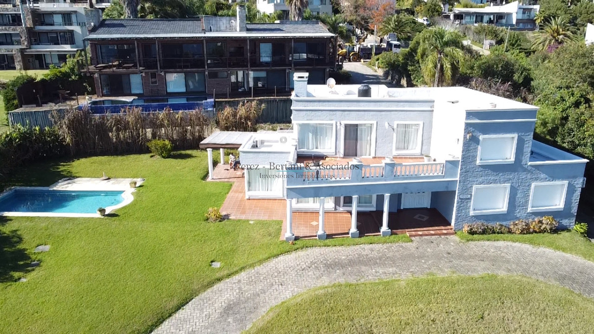 Casa ID.841 - HERMOSA CASA EN  PUNTA BALLENA,  VISTA AL MAR