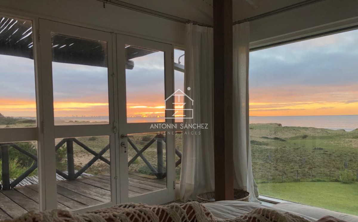 Casa ID.1844 - Venta Casa en primera línea al mar, Punta Ballena 