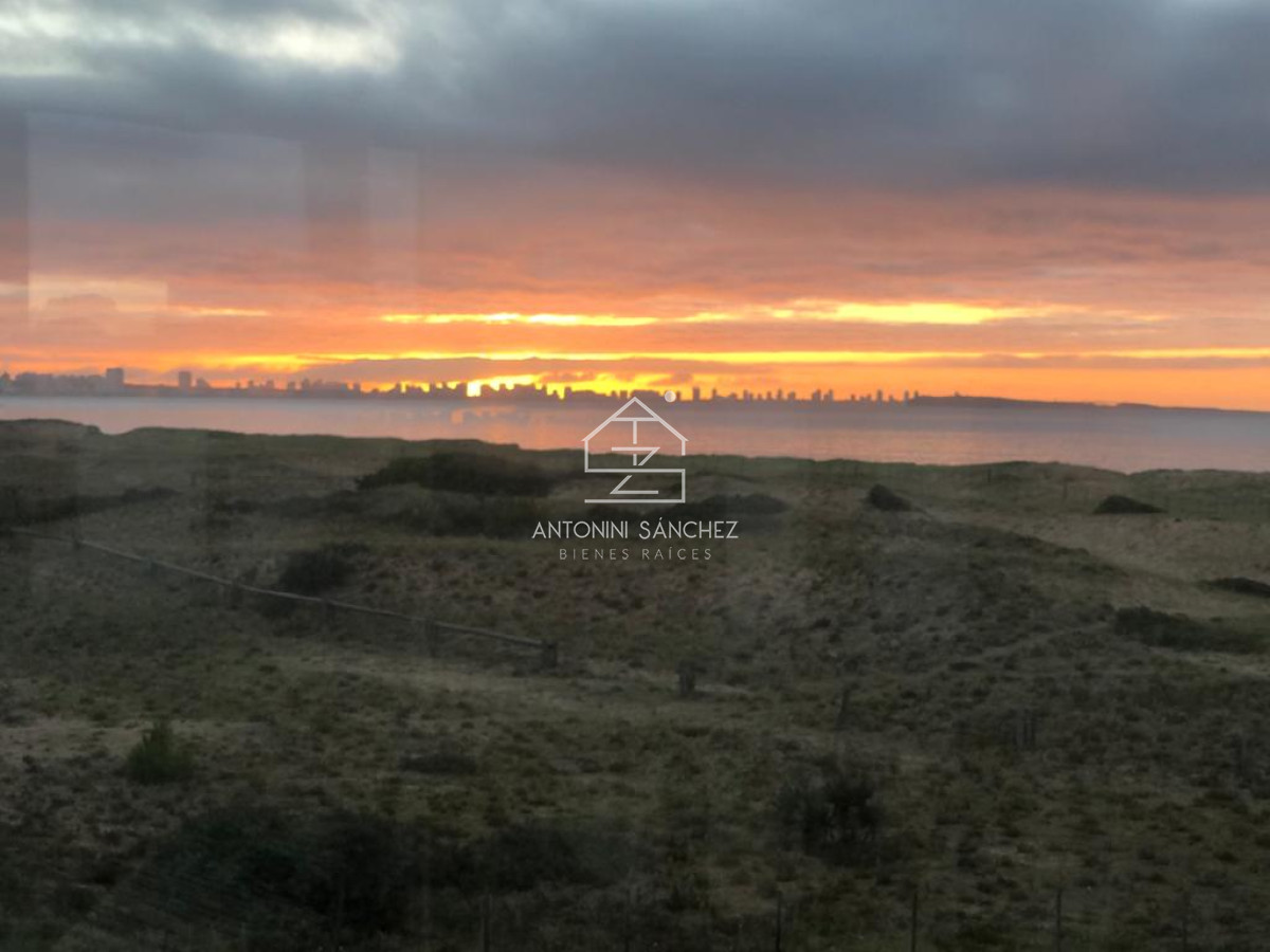 Casa ID.1844 - Venta Casa en primera línea al mar, Punta Ballena 