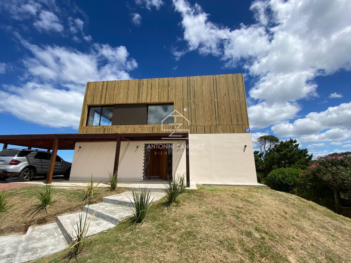 Casa ID.1852 - Venta casa en zona Chihuahua Punta Ballena 